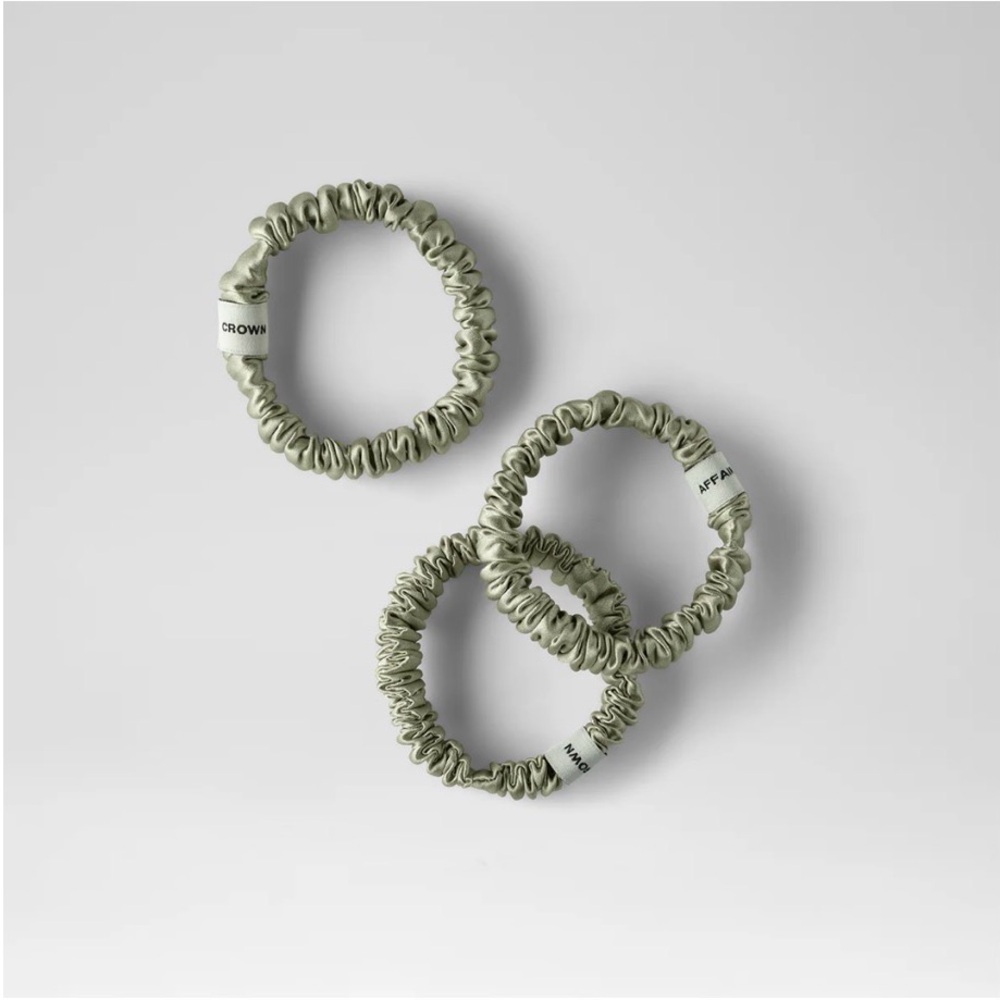 CROWN AFFAIR The Scrunchie No. 001